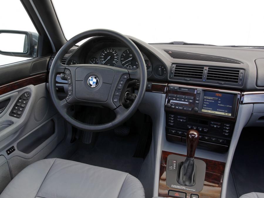  BMW 750iL 1998 года  (фото 12 из 15)